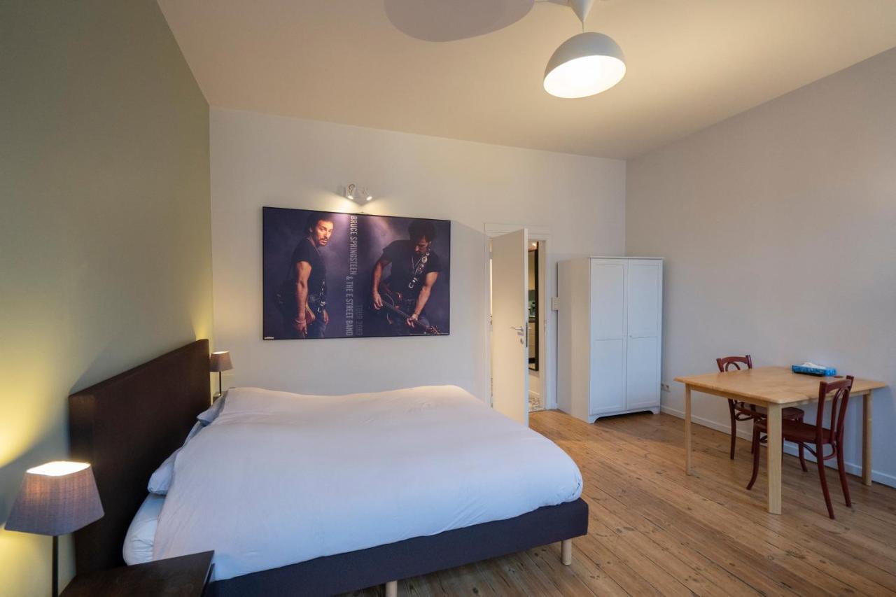 Because The Night City Lodge Antwerpen Exterior foto